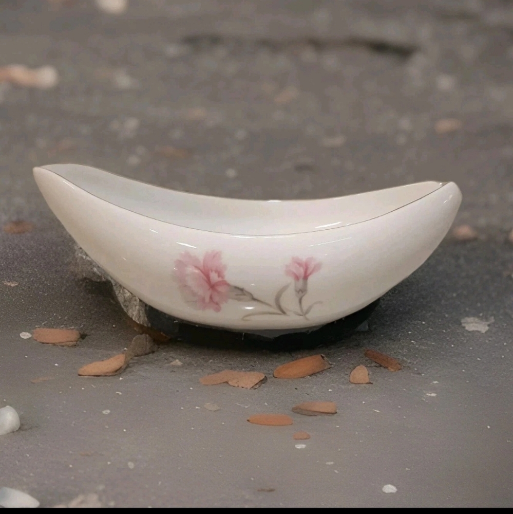 Vintage Carnation Gravy Boat with Gold Trim ~ Royal Court Fine China ~ Japan